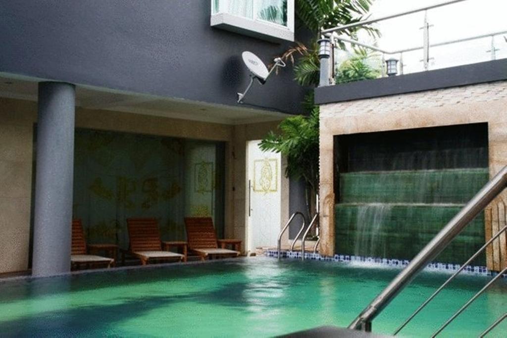 Palm Garden Hotel Brunei Bandar Seri Begawan Exterior photo